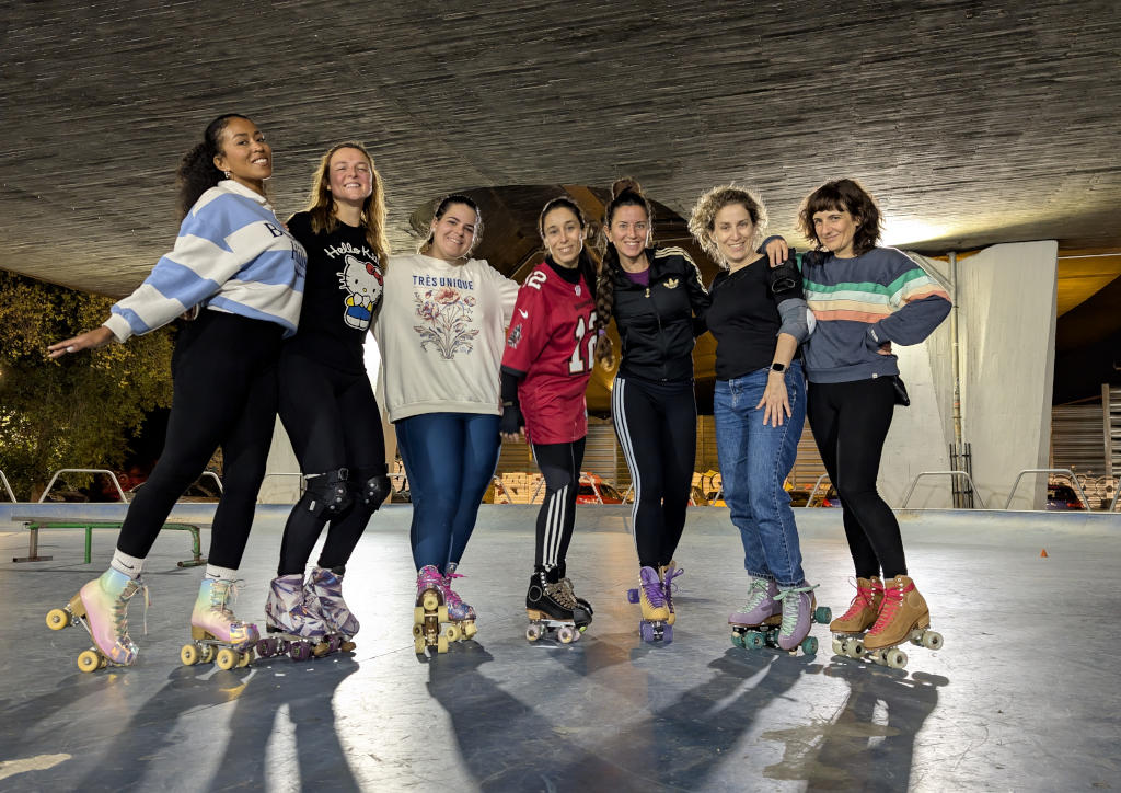 Comunidad Make Me Roll patinando juntos 4