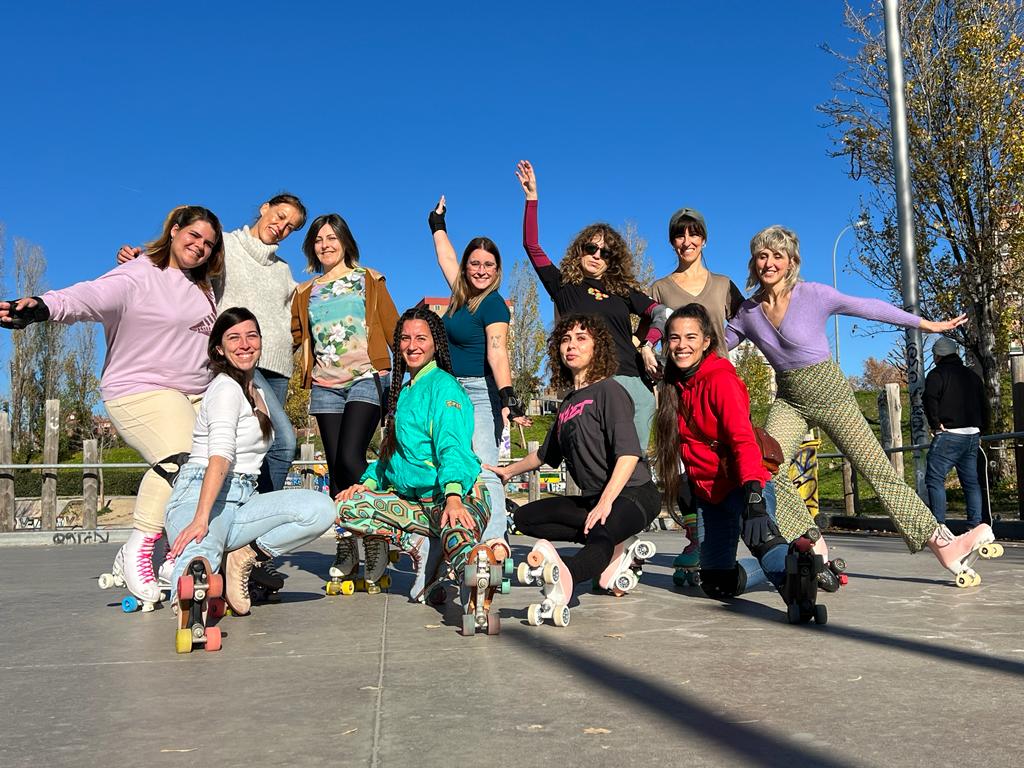 Comunidad Make Me Roll patinando juntos 5